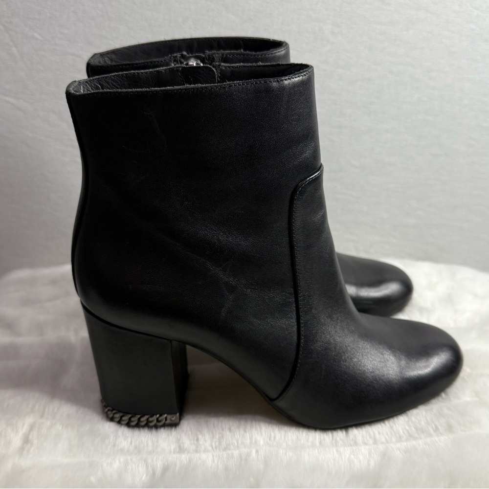 MICHAEL KORS Black leather Boots with Silver Chain Detail